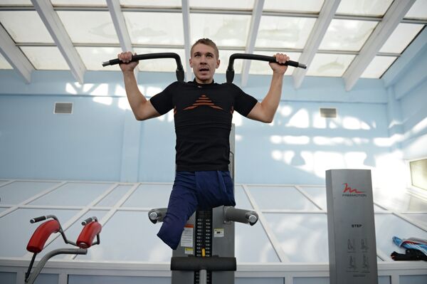 Спортсмен Алексей Быченок во время тренировки паралимпийской сборной Спортсмен Алексей Быченок во время тренировки паралимпийской сборной