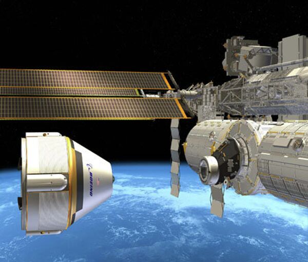 Будущий пилотируемый корабль CST-100 компании Boeing на фоне МКС Будущий пилотируемый корабль CST-100 компании Boeing на фоне МКС