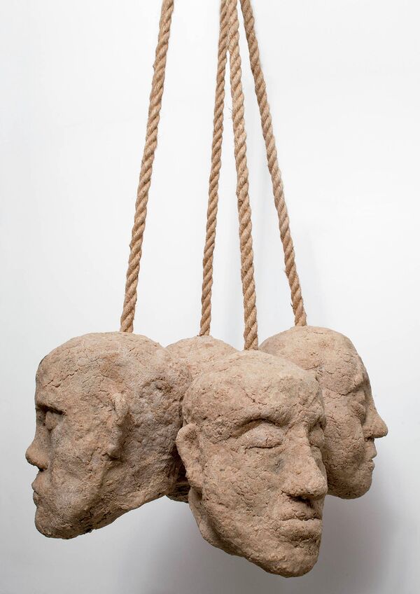 Андрей Кузькин. Земляне. 2012. Хлеб, ПВА, веревка. Открытая галерея. Андрей Кузькин. Земляне. 2012. Хлеб, ПВА, веревка. Открытая галерея.