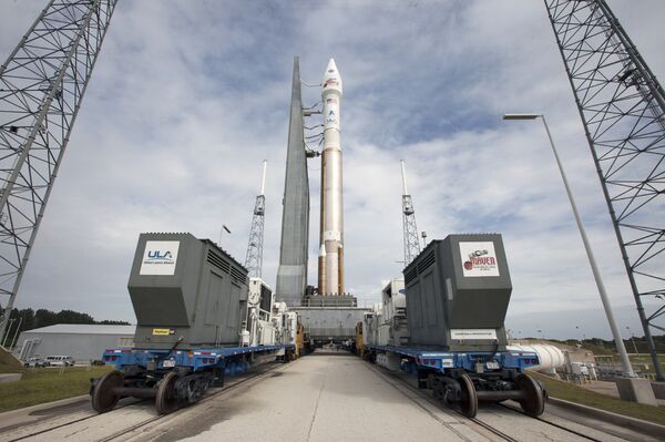 Ракета-носитель Atlas V с американским зондом Mars Atmosphere and Volatile EvolutioN (MAVEN), предназначенным для исследования атмосферы Марса, на стартовой площадке 41 авиабазы ВВС на флоридском мысе Канаверал. Ракета-носитель Atlas V с американским зондом Mars Atmosphere and Volatile EvolutioN (MAVEN), предназначенным для исследования атмосферы Марса, на стартовой площадке 41 авиабазы ВВС на флоридском мысе Канаверал.