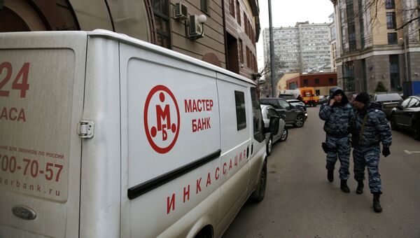 Автомобиль инкассации Мастер-банка, архивное фото Автомобиль инкассации Мастер-банка, архивное фото