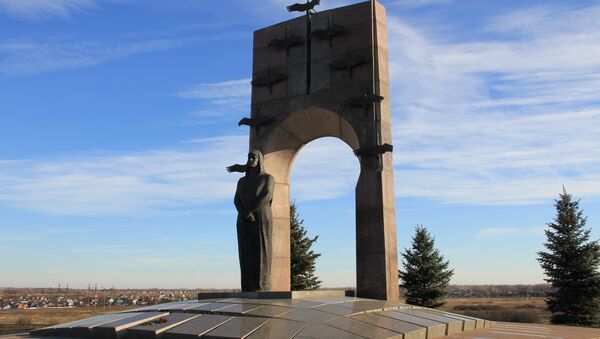 Памятник Прасковье Володичкиной в поселке Алексеевка Самарской области Памятник Прасковье Володичкиной в поселке Алексеевка Самарской области