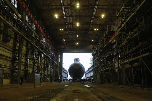 Спуск на воду подводной лодки Новороссийск в Санкт-Петербурге Спуск на воду подводной лодки Новороссийск в Санкт-Петербурге