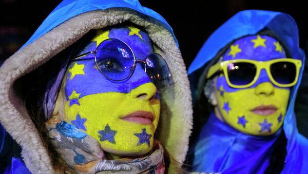 Акции сторонников евроинтеграции Украины на площади Независимости в Киеве Акции сторонников евроинтеграции Украины на площади Независимости в Киеве