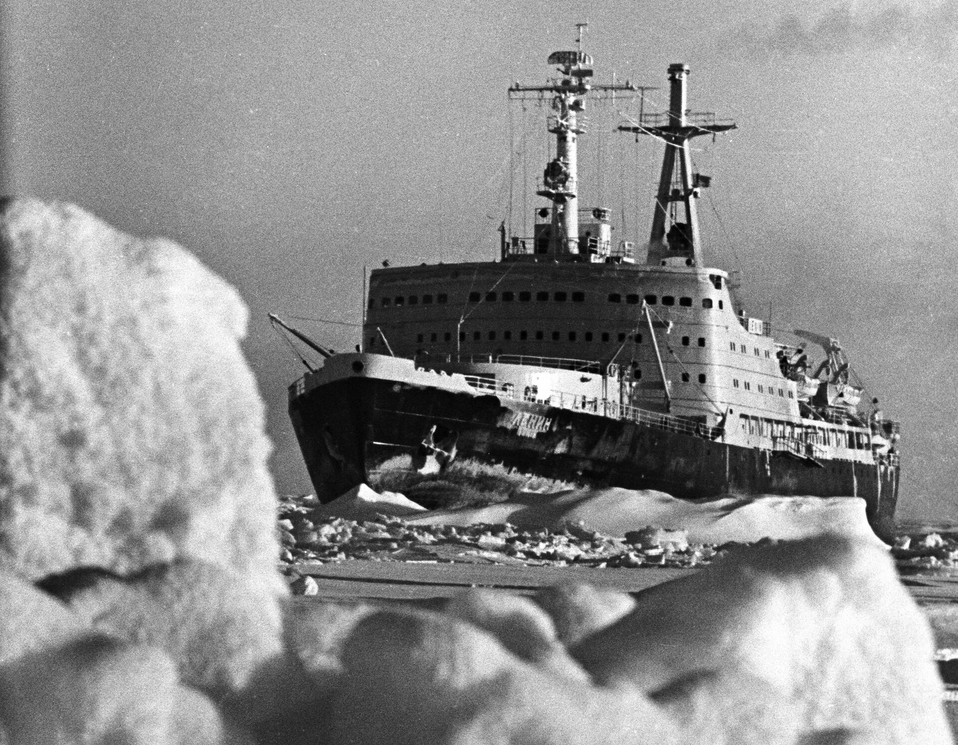 Атомный ледокол Ленин во льдах Арктики Атомный ледокол Ленин во льдах Арктики - РИА Новости, 1920, 19.02.2021