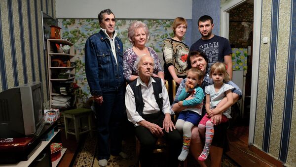 Сибирский долгожитель А.Каптаренко пронес Олимпийский огонь Сибирский долгожитель А.Каптаренко пронес Олимпийский огонь