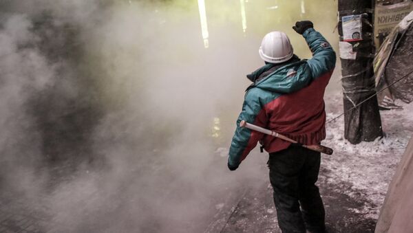 Внутренние войска начали штурм лагеря митингующих на Майдане. Архивное фото Внутренние войска начали штурм лагеря митингующих на Майдане. Архивное фото
