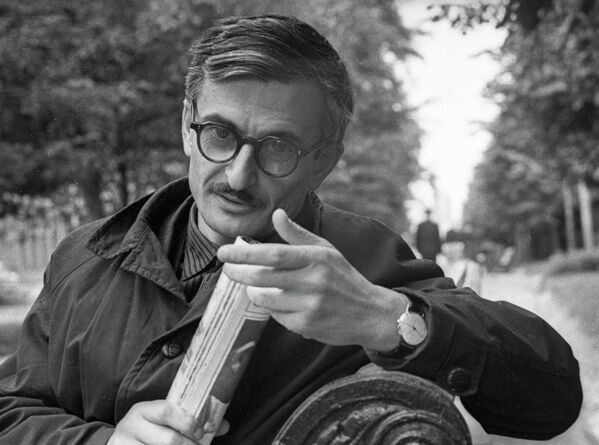 Кинорежиссер Марлен Хуциев Кинорежиссер Марлен Хуциев