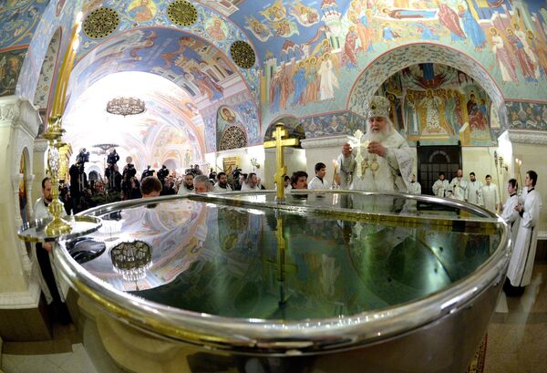 Освящение воды в Крещенский сочельник Освящение воды в Крещенский сочельник