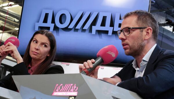 Пресс-конференция Натальи Синдеевой и Александра Винокурова, посвященная работе телеканала Дождь. Фото с места события Пресс-конференция Натальи Синдеевой и Александра Винокурова, посвященная работе телеканала Дождь. Фото с места события