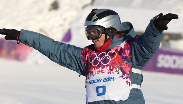 Алексей Соболев (Россия) в финале слоупстайла на соревнованиях по сноуборду среди мужчин на XXII зимних Олимпийских играх в Сочи Алексей Соболев (Россия) в финале слоупстайла на соревнованиях по сноуборду среди мужчин на XXII зимних Олимпийских играх в Сочи
