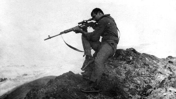 Военный во время службы в Афганистане, архивное фото Военный во время службы в Афганистане, архивное фото