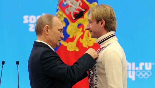 Президент России Владимир Путин (слева) и олимпийский чемпион в фигурном катании Евгений Плющенко Президент России Владимир Путин (слева) и олимпийский чемпион в фигурном катании Евгений Плющенко