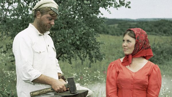 Анатолий Кузнецов и Галина Лучай в фильме Белое солнце пустыни Анатолий Кузнецов и Галина Лучай в фильме Белое солнце пустыни