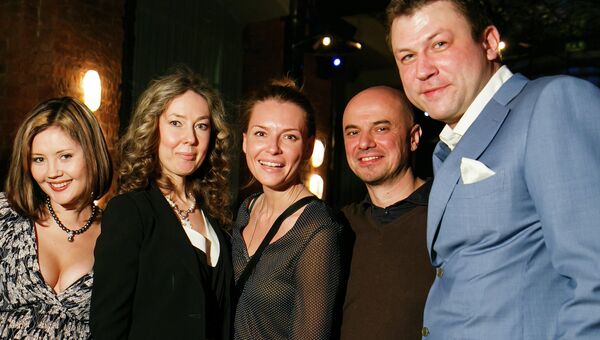 Екатерина Двигубская, Екатерина Полозова, Влад Маленко, Михаил Довженко во время игры Студии Довженко Екатерина Двигубская, Екатерина Полозова, Влад Маленко, Михаил Довженко во время игры Студии Довженко