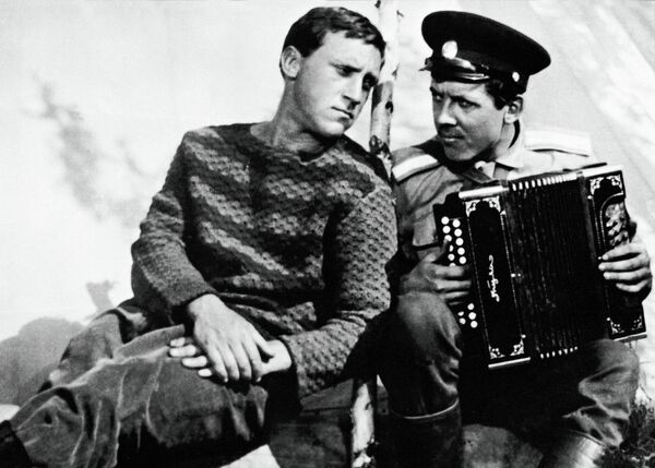 В.Высоцкий и В.Золотухин в фильме Хозяин тайги В.Высоцкий и В.Золотухин в фильме Хозяин тайги
