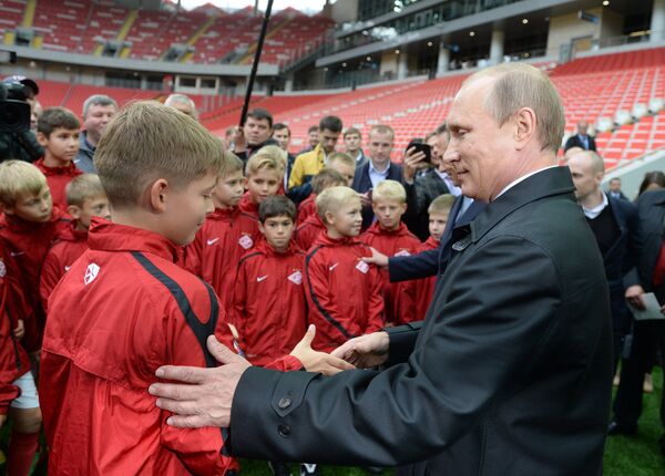 В.Путин посетил стадион Открытие Арена в Тушино В.Путин посетил стадион Открытие Арена в Тушино