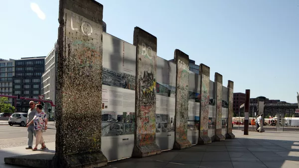 Фрагмент Берлинской стены на Потсдамской площади в районе Тиргартен