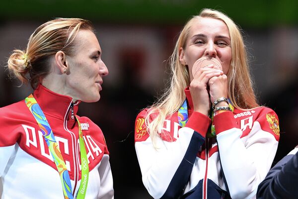 Ольга Кочнева, Виолетта Колобова (слева направо) Ольга Кочнева, Виолетта Колобова (слева направо)