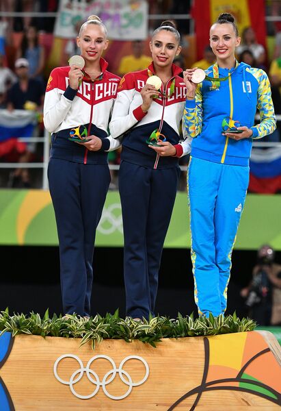 Яна Кудрявцева (Россия), Маргарита Мамун (Россия) и Анна Ризатдинова (Украина) (слева направо) Яна Кудрявцева (Россия), Маргарита Мамун (Россия) и Анна Ризатдинова (Украина) (слева направо)