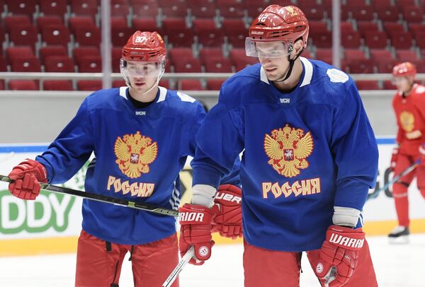 Хоккеисты сборной России ртемий Панарин (слева) и Артем Анисимов Хоккеисты сборной России ртемий Панарин (слева) и Артем Анисимов
