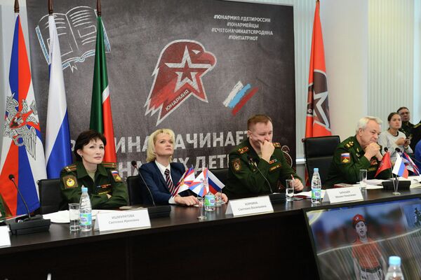 Николай Панков, Михаил Барышев, Светлана Хоркина и Светлана Ишмуратова (справа налево) Николай Панков, Михаил Барышев, Светлана Хоркина и Светлана Ишмуратова (справа налево)