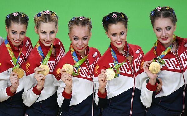 Спортсменки сборной России Вера Бирюкова, Анастасия Близнюк, Анастасия Максимова, Анастасия Татарева и Мария Толкачева (слева направо) Спортсменки сборной России Вера Бирюкова, Анастасия Близнюк, Анастасия Максимова, Анастасия Татарева и Мария Толкачева (слева направо)