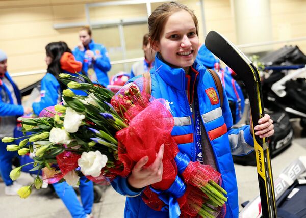 Хоккеистка женской сборной России Елена Дюбина Хоккеистка женской сборной России Елена Дюбина