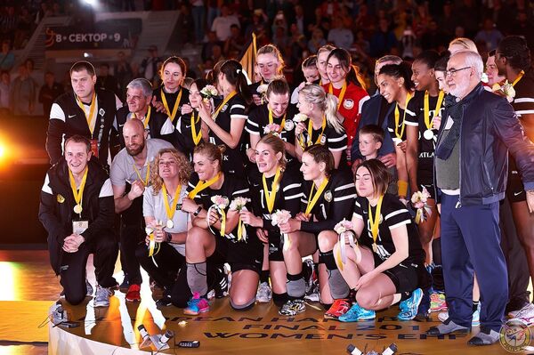 Гандболистки клуба Ростов-Дон после победы в Кубке EHF Гандболистки клуба Ростов-Дон после победы в Кубке EHF
