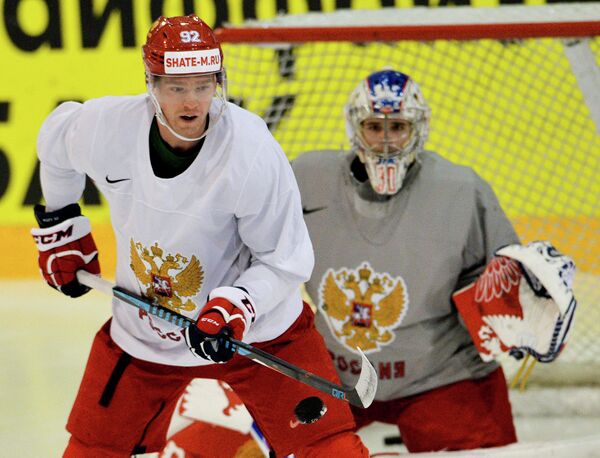 Хоккеисты сборной России Евгений Кузнецов и Андрей Василевский (справа) Хоккеисты сборной России Евгений Кузнецов и Андрей Василевский (справа)