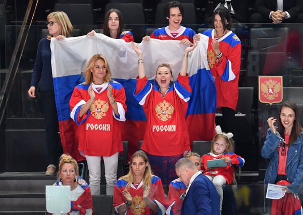 Жены и подруги игроков сборной России по хоккею Жены и подруги игроков сборной России по хоккею