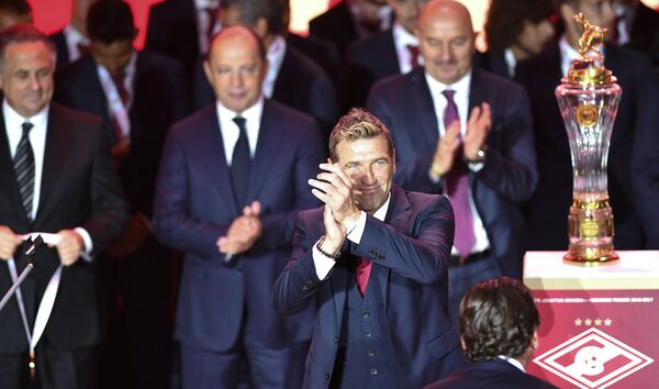 Главный тренер Спартака Массимо Каррера (в центре) Главный тренер Спартака Массимо Каррера (в центре)