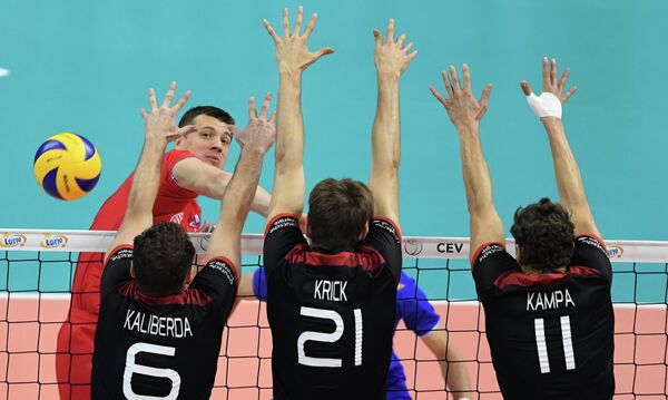 Доигровщик сборной России по волейболу Юрий Бережко (слева) Доигровщик сборной России по волейболу Юрий Бережко (слева)