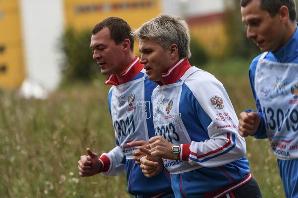Михаил Дегтярев, Павел Колобков и Юрий Борзаковский (слева направо) во время забега в рамках Всероссийского дня бега Кросс Нации-2017 Михаил Дегтярев, Павел Колобков и Юрий Борзаковский (слева направо) во время забега в рамках Всероссийского дня бега Кросс Нации-2017