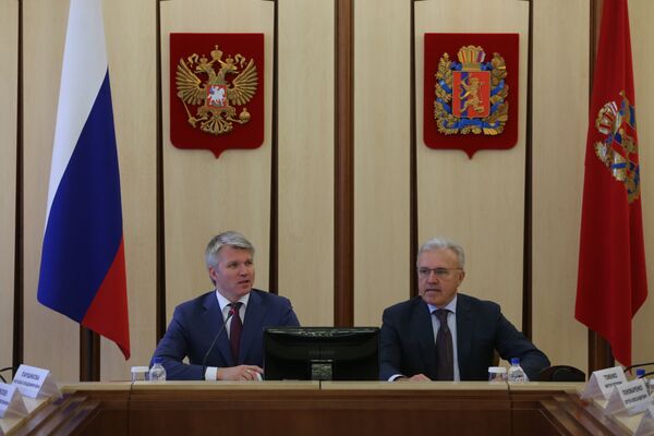 Министр спорта РФ Павел Колобков (слева) во время рабочего визита в Красноярск Министр спорта РФ Павел Колобков (слева) во время рабочего визита в Красноярск