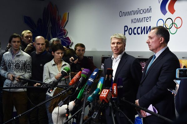 Станислав Поздняков и Павел Колобков (справа налево) Станислав Поздняков и Павел Колобков (справа налево)
