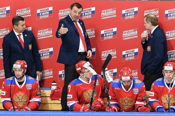 Тренерский штаб сборной России по хоккею Илья Воробьев, Олег Знарок и Алексей Жамнов (слева направо) Тренерский штаб сборной России по хоккею Илья Воробьев, Олег Знарок и Алексей Жамнов (слева направо)