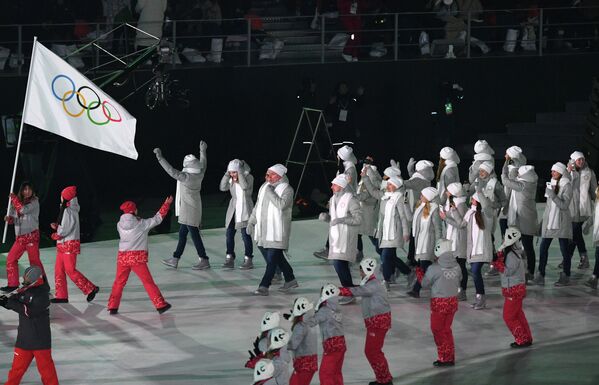 Олимпийские атлеты из России на церемонии открытия XXIII зимних Олимпийских игр в Пхенчхане Олимпийские атлеты из России на церемонии открытия XXIII зимних Олимпийских игр в Пхенчхане