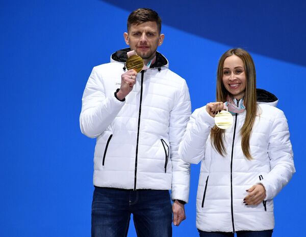 Ведущий Алексей Иванов и Михалина Лысова Ведущий Алексей Иванов и Михалина Лысова