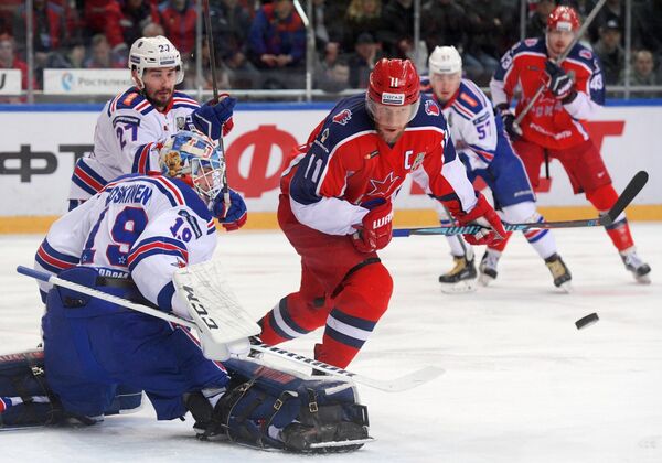 Форвард ЦСКА Сергей Андронов (№11) Форвард ЦСКА Сергей Андронов (№11)