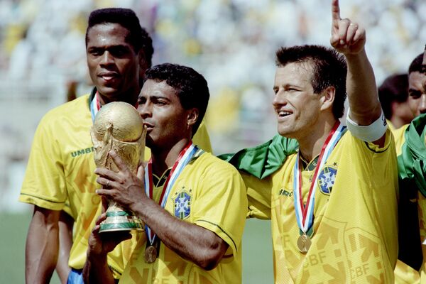 Футболисты сборной Бразилии после победы на чемпионате мира 1994 года Футболисты сборной Бразилии после победы на чемпионате мира 1994 года