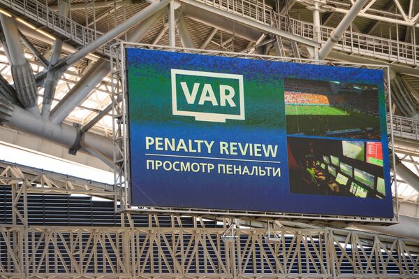 Система видеопомощи арбитрам (VAR) во время матча чемпионата мира по футболу Система видеопомощи арбитрам (VAR) во время матча чемпионата мира по футболу