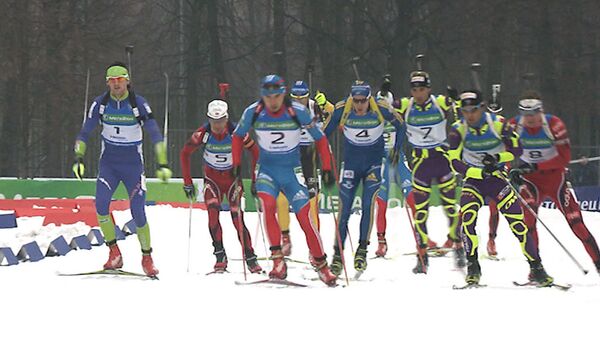 Звезды биатлона сражались в гонке чемпионов в Москве под дождем Звезды биатлона сражались в гонке чемпионов в Москве под дождем