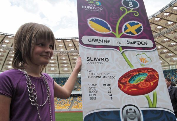 Церемония презентации дизайна билета на матчи Евро-2012 состоялась в Киеве Церемония презентации дизайна билета на матчи Евро-2012 состоялась в Киеве