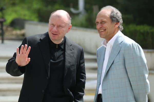 Лев Белоусов Лев Белоусов