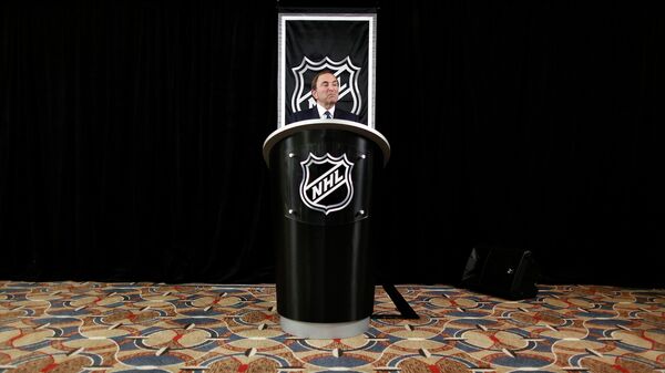 Комиссионер НХЛ: ожидаем проведения матчей плей-офф летом