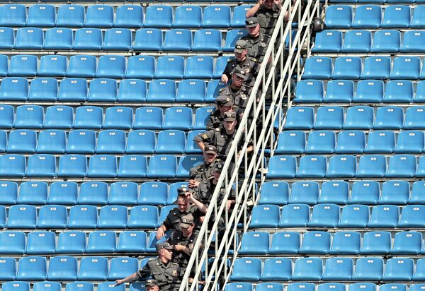 Сотрудники полиции на стадионе Петровский Сотрудники полиции на стадионе Петровский