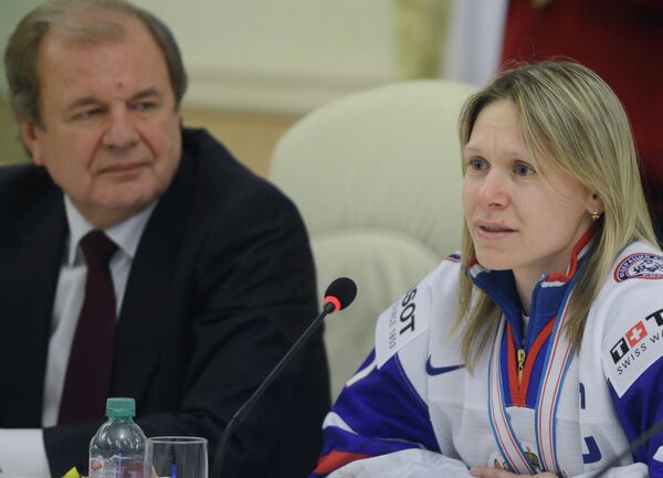 Встреча женской сборной России по хоккею Встреча женской сборной России по хоккею