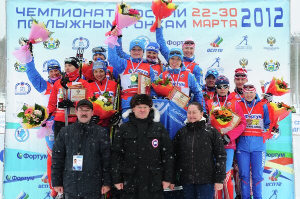 ризеры женской эстафеты чемпионата России по лыжным гонкам ризеры женской эстафеты чемпионата России по лыжным гонкам
