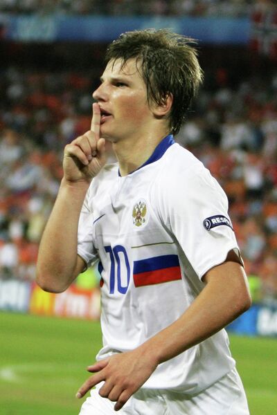 2008 год - нападающий сборной России Андрей Аршавин забивает третий мяч в ворота сборной Голландии, который вывел Россию в полуфинал Евро-2008 2008 год - нападающий сборной России Андрей Аршавин забивает третий мяч в ворота сборной Голландии, который вывел Россию в полуфинал Евро-2008